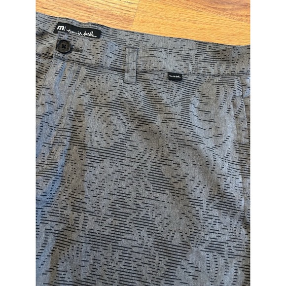 Travis Mathew Mens Performance Shorts‎ Size 40 Palm Leaf Golf Stretch Gray Black - Picture 3 of 7